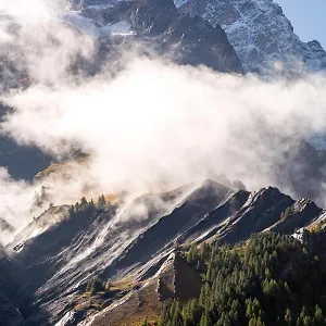 https://hotel-des-glaciers-le-monetier-les-bains.fr-provencehotel.com